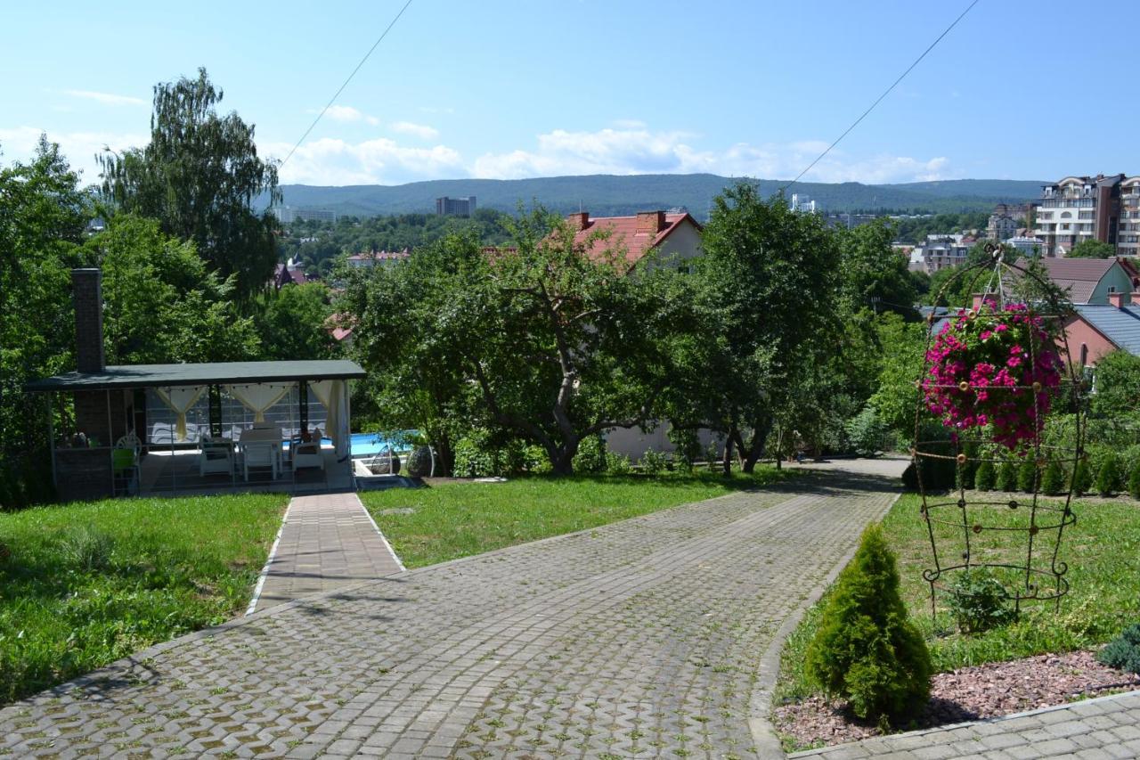 Guest House At Lesya Ukrainka Truskavets Exterior photo